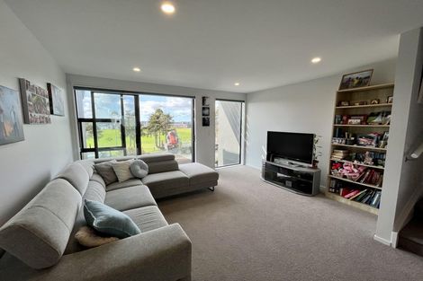 Photo of property in 10 Memorial Park Lane, Hobsonville, Auckland, 0618