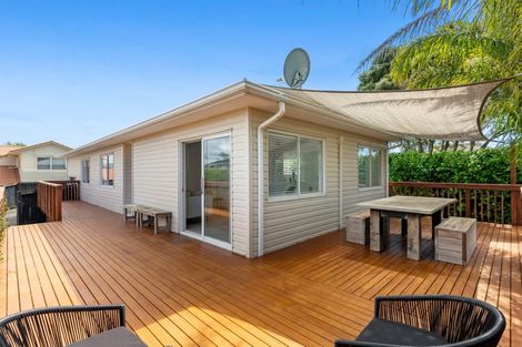 Photo of property in 3 Sispara Place, Beach Haven, Auckland, 0626