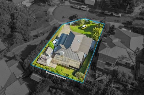 Photo of property in 6 Kerry Dell, Cockle Bay, Auckland, 2014