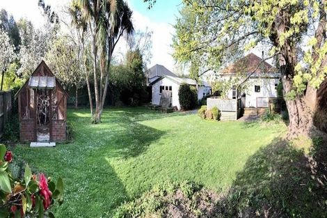 Photo of property in 11 Woodville Street, Edgeware, Christchurch, 8013
