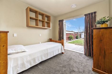 Photo of property in 33 Charlcott Street, Burnside, Christchurch, 8053