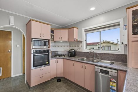 Photo of property in 7a Blake Street, Waitara, 4320