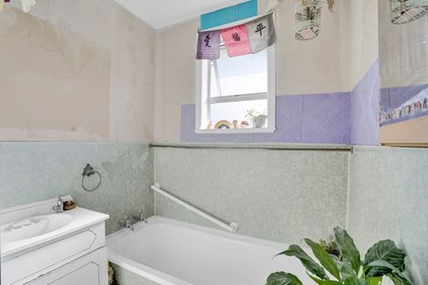 Photo of property in 2 Handley Place, Glen Avon, New Plymouth, 4312