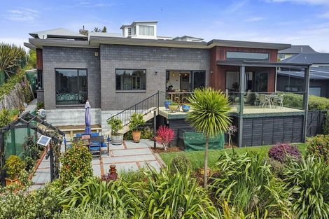 Photo of property in 9 Kapurau Lane, Merrilands, New Plymouth, 4312