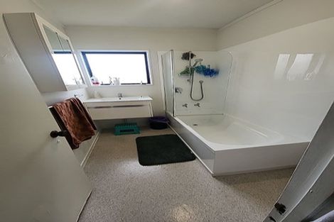 Photo of property in 2/30 Burundi Avenue, Clendon Park, Auckland, 2103