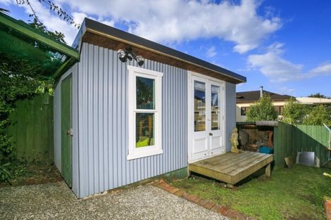 Photo of property in 27 Wairau Road, Forrest Hill, Auckland, 0627
