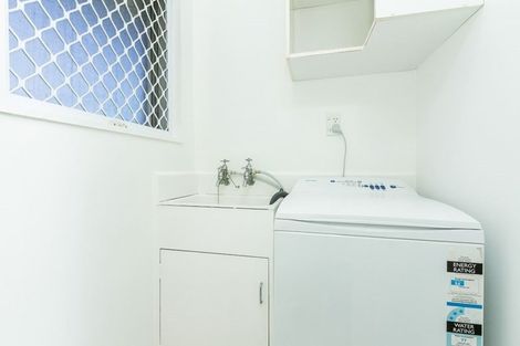 Photo of property in 1/15 Roberts Avenue, Bayswater, Auckland, 0622