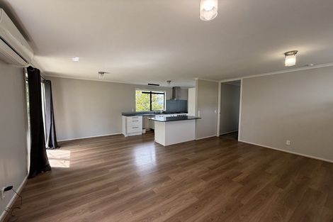 Photo of property in 2/14 Moxham Grove, Massey, Auckland, 0614