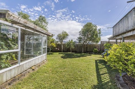 Photo of property in 5 Beverley Grove, Paparangi, Wellington, 6037