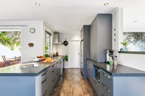 Photo of property in 9 Balmain Street, Newlands, Wellington, 6037