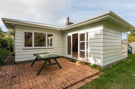 Photo of property in 8 Miles Crescent, Newlands, Wellington, 6037