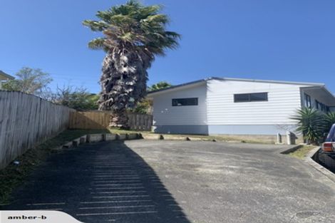 Photo of property in 18 Loughanure Place, Massey, Auckland, 0614
