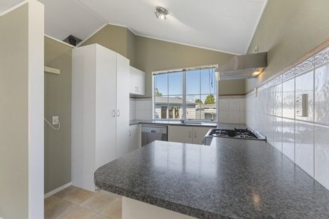 Photo of property in 20 Peppertree Glade, Kelvin Grove, Palmerston North, 4414
