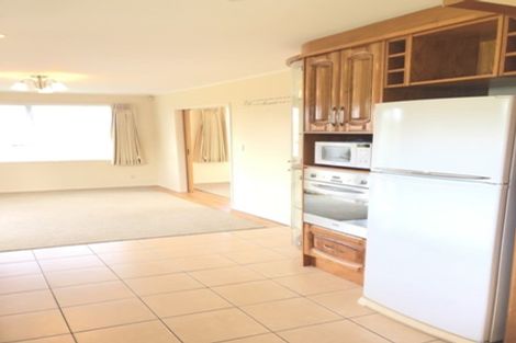 Photo of property in 14 Gwenand Place, Botany Downs, Auckland, 2010