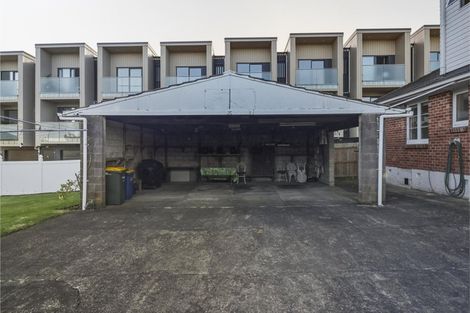 Photo of property in 2 Toru Street, Te Atatu Peninsula, Auckland, 0610
