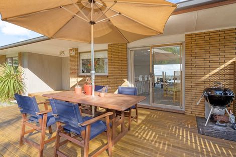 Photo of property in 52 Chelsea View Drive, Chatswood, Auckland, 0626