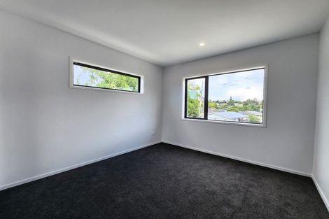 Photo of property in 1/47 Awaroa Road, Sunnyvale, Auckland, 0612