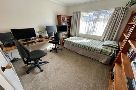 Photo of property in 2/26 Whites Line West, Woburn, Lower Hutt, 5010