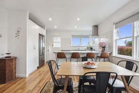 Photo of property in 4 Maunder Place, New Lynn, Auckland, 0600