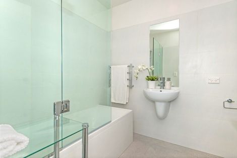 Photo of property in Marina View Apartments, 305/4 Reads Quay, Gisborne, 4010