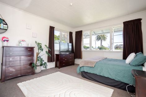 Photo of property in 28 Fox Street, Woodville, 4920
