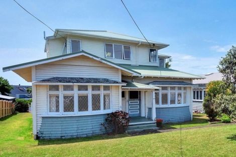Photo of property in 103 Queen Street, Northcote Point, Auckland, 0627