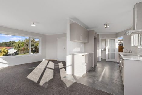 Photo of property in 10 Totaravale Drive, Totara Vale, Auckland, 0629