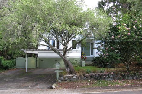 Photo of property in 19 Hollywood Avenue, Titirangi, Auckland, 0604