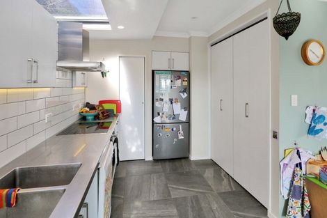 Photo of property in 27 Kellsmere Crescent, Island Bay, Wellington, 6023