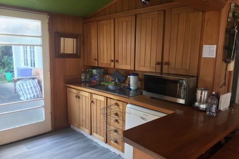 Photo of property in 1 Linwood Way, Island Bay, Wellington, 6023