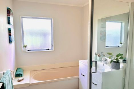 Photo of property in 30 Macalister Place, Miramar, Wellington, 6022