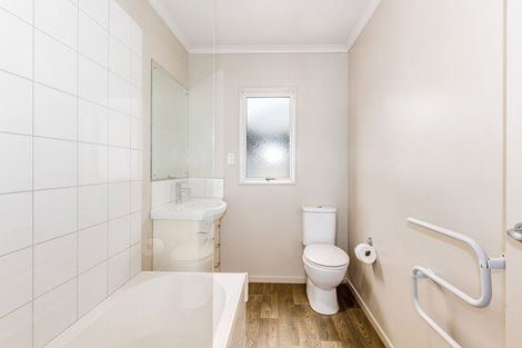 Photo of property in 5/16 Black Rock Road, Newlands, Wellington, 6037