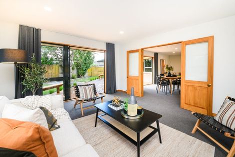 Photo of property in 16 Rothesay Place, Highbury, Palmerston North, 4412