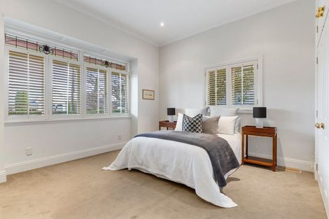 Photo of property in 5 Clarence Road, Northcote Point, Auckland, 0627