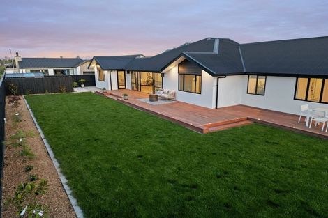 Photo of property in 7 Oakville Close, Rangiora, 7400