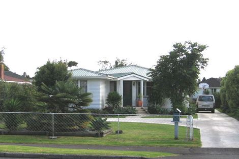 Photo of property in 27 Taikata Road, Te Atatu Peninsula, Auckland, 0610