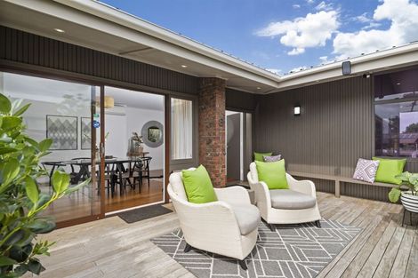 Photo of property in 8 Riviera Place, Hauraki, Auckland, 0622