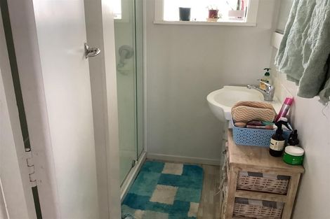 Photo of property in 18 Seaview Road, Glenfield, Auckland, 0629