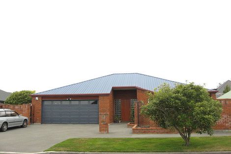 Photo of property in 8 Millcroft Place, Parklands, Christchurch, 8083