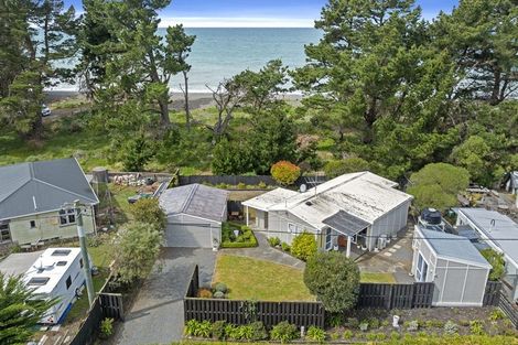 Photo of property in 15 South Crescent, Amberley, 7481