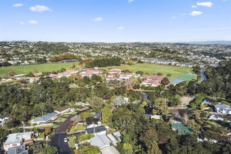 Photo of property in 1/3 Mcquoid Place, Glenfield, Auckland, 0629