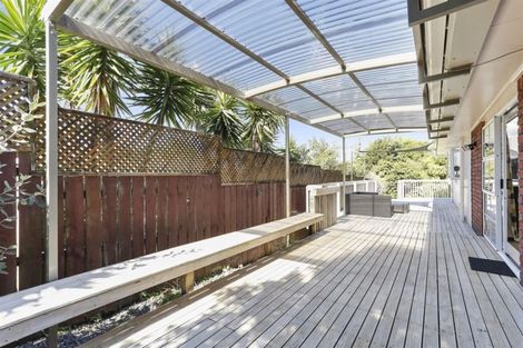 Photo of property in 2/16 Fernbird Place, Massey, Auckland, 0614