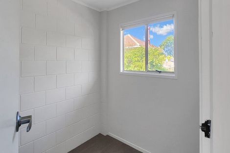 Photo of property in 15 Queen Mary Avenue, New Lynn, Auckland, 0600