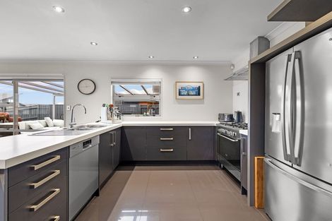 Photo of property in 20 Rosalie Terrace, Kelvin Grove, Palmerston North, 4414