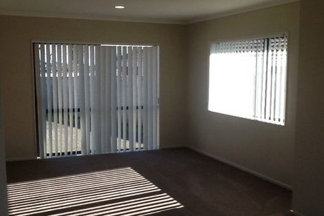 Photo of property in 17 Newinn Crescent, East Tamaki Heights, Auckland, 2016