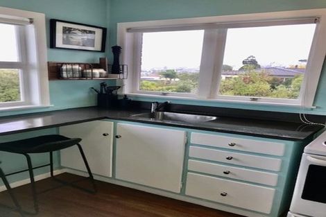 Photo of property in 3/18 Knights Road, Rothesay Bay, Auckland, 0630