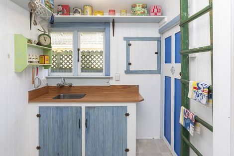 Photo of property in 35 Colenso Street, Sumner, Christchurch, 8081