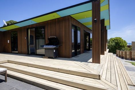 Photo of property in 14 Whaanga Road, Raglan, 3297