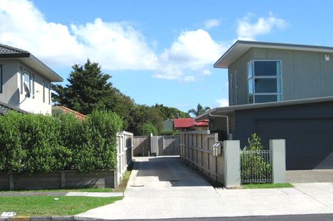Photo of property in 19d Beach Road, Te Atatu Peninsula, Auckland, 0610