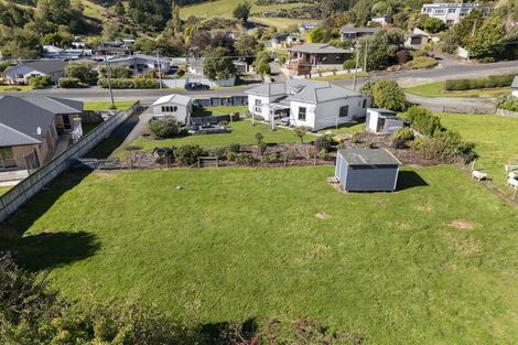 Photo of property in 10 Sandown Street, Waihola, Milton, 9073